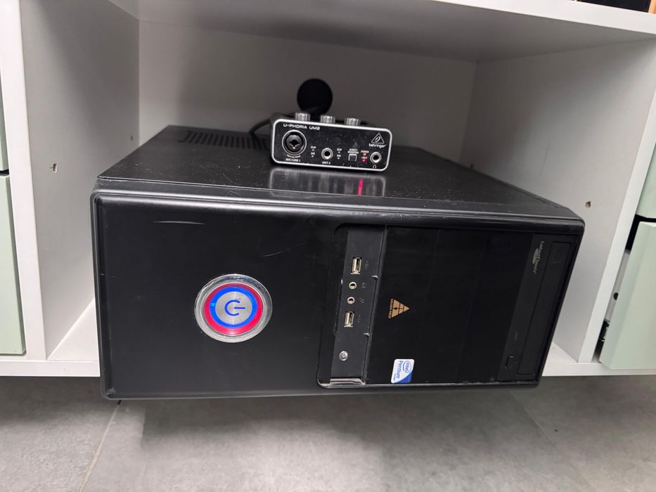 Продам караоке encor в хорошем состоянии