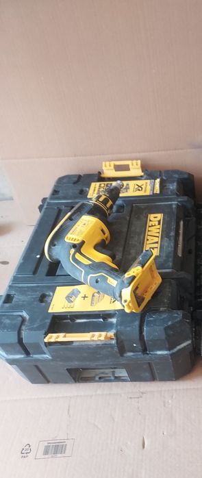 mașina profesională pentru gips-carton DeWalt DCF620
