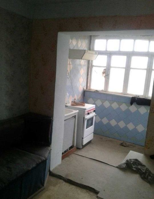 5ти комнатная квартира, без ремонта на районе Мархабо