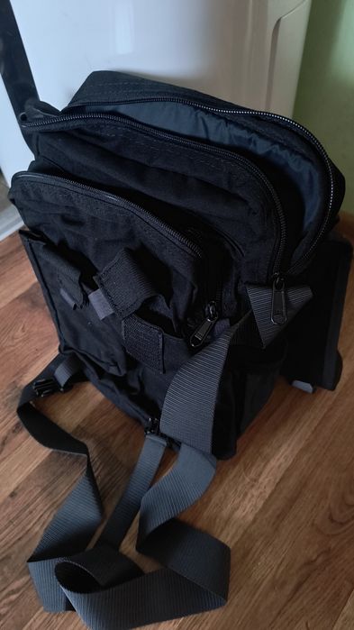 Продавам чанта за през рамо