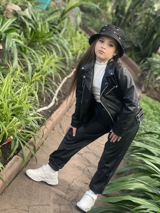 Продам куртки и платья до 146 р