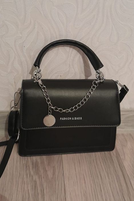 Сумка маленькая.