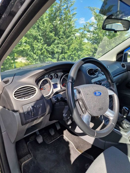 FORD Focus 2011 — imagine 5