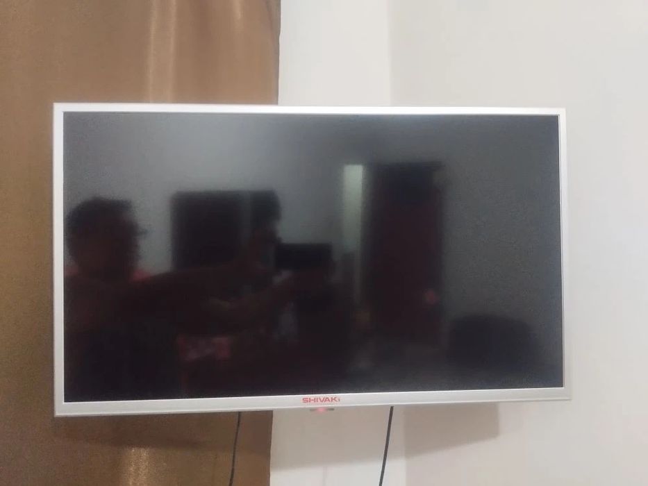 Продаю спальный гарнитур,телевизор shivaki android tv 81см
