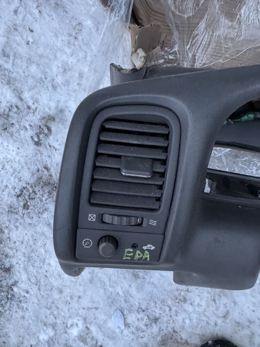 Торпеда панель дефлекторы левый руль 160 кузов lexus gs300