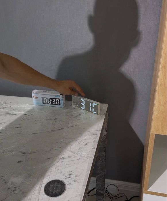 Компьютерный стол с зарядкой