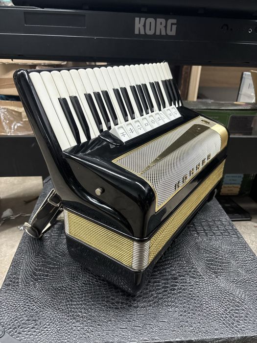 Acordeon Hohner Lucia 4p cu 96 de basi