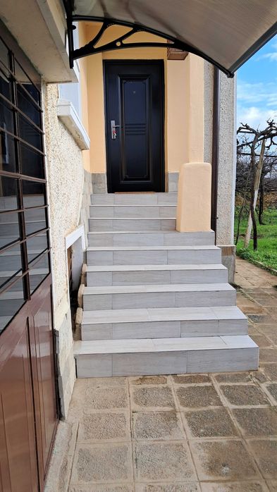 Къща с голям двор с.Ветрен