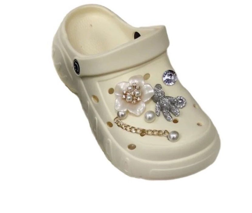 Дамски чехли с декоративни елементи