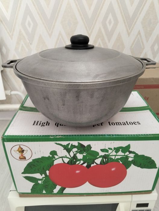 Чугунные казань 6 литров.