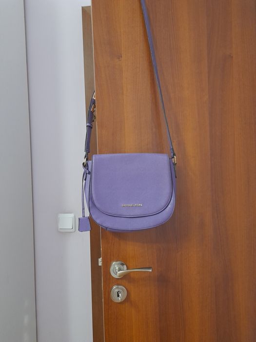 Продавам нови и използвани дамски чанти.