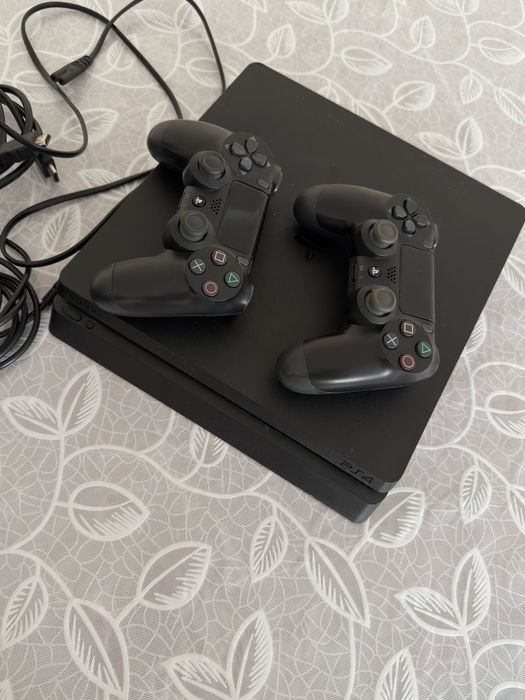 Продам  Sony Playstation 4