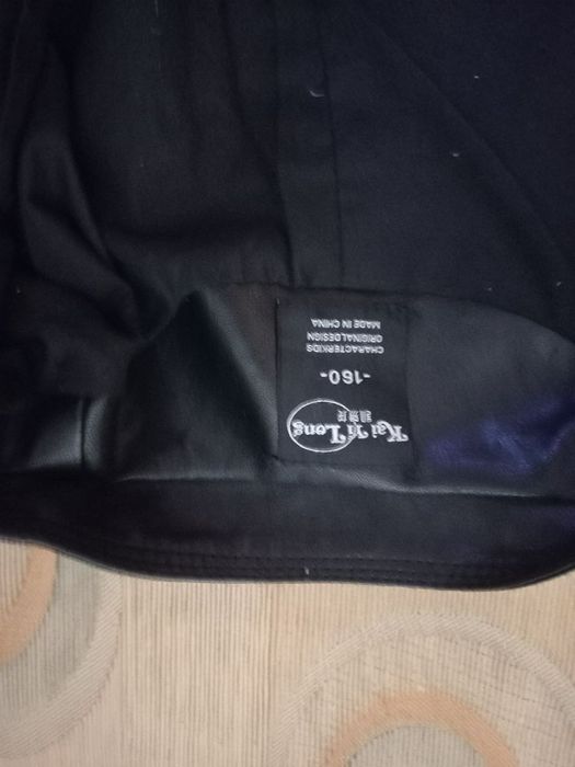 Куртка унисекс подходит и на мальчика и на девочку.