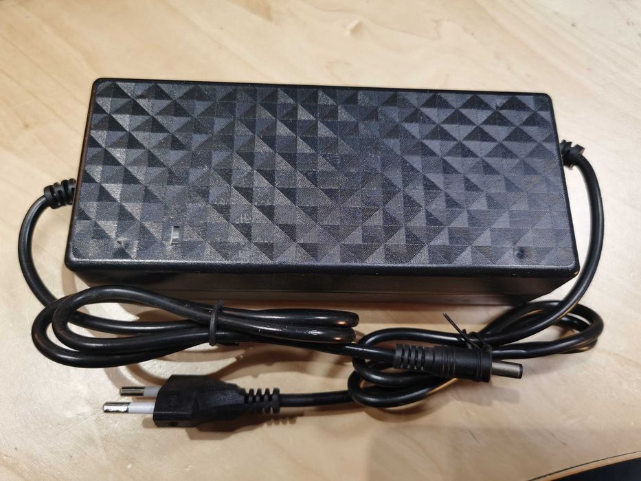 INCARCATOR 36V-42V Li- ion trotinete biciclete