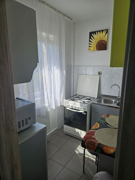 Proprietar, inchiriez Apartament cu 1 camera Semidecomandat Zona Modern! 30mp