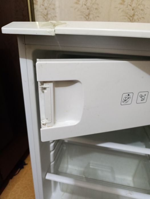 холодильник Midea HS-147RN (с дефектами, рабочий)