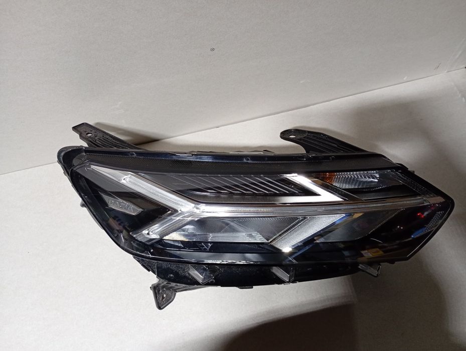 Far dreapta led original Dacia Logan 3 Sandero 3 jogger cod 260102586r