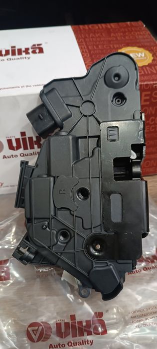 Чисто нова предна дясна брава за volkswagen passat CC skoda и seat.