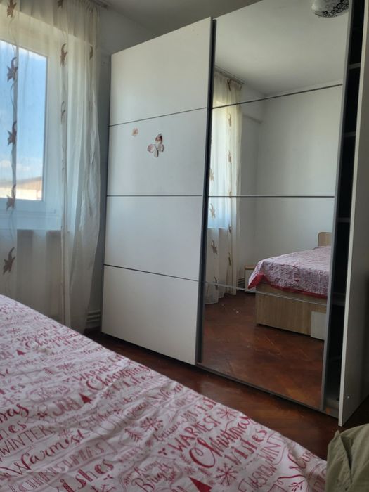 INCHIRIEZ apartament  cu doua camere
