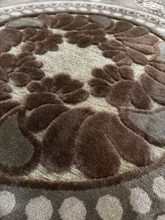 Продам ковёр размером 3 на 5 метров