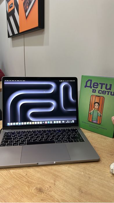 Macbook pro     .