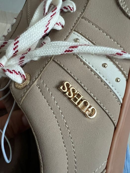 Новые кроссовки Guess