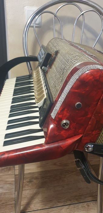 Vând sau schimb acordeon cu sistem midi