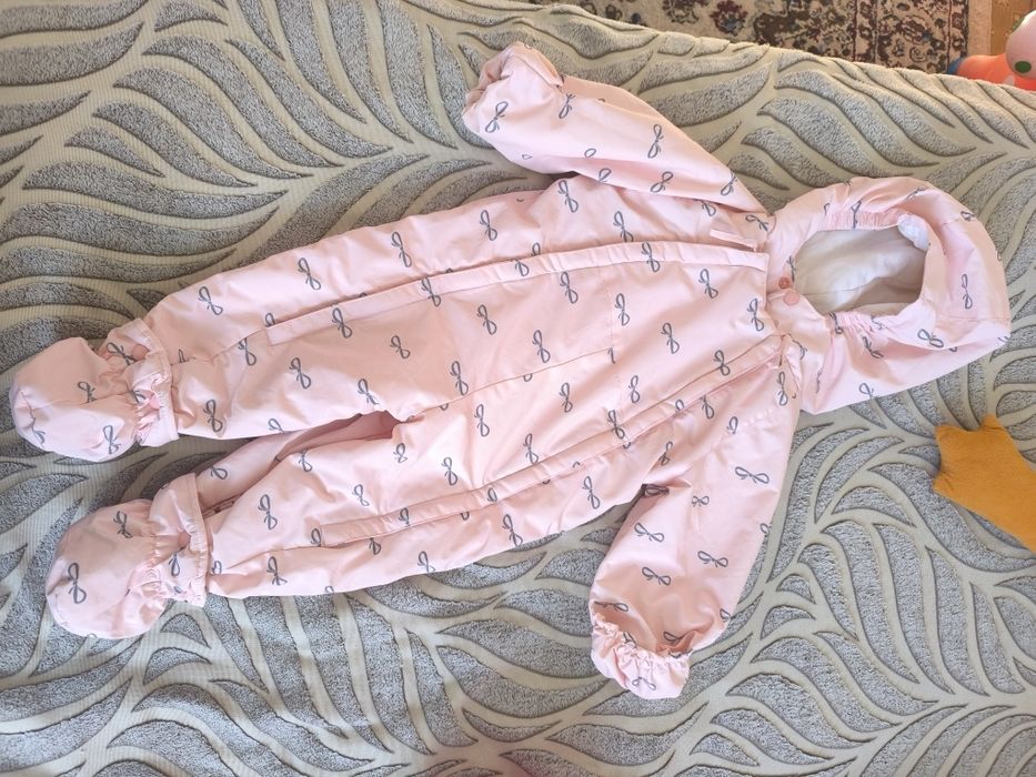 Продам комбинезон для девочки весна-осень