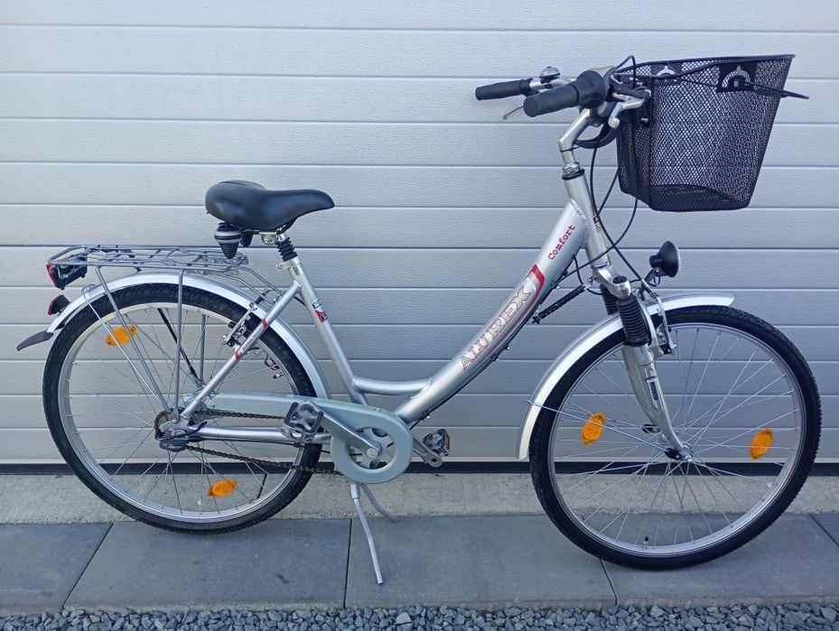 Vand bicicletă damă STOKVIS,roti 28,cu 6 vit,stare f bună !