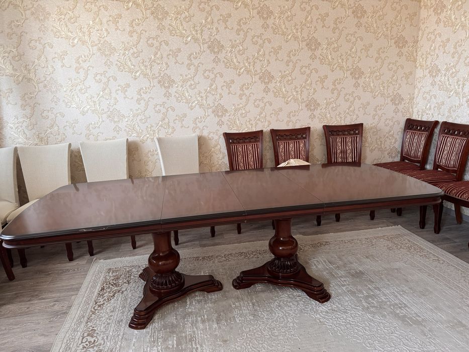 Столь со стульями