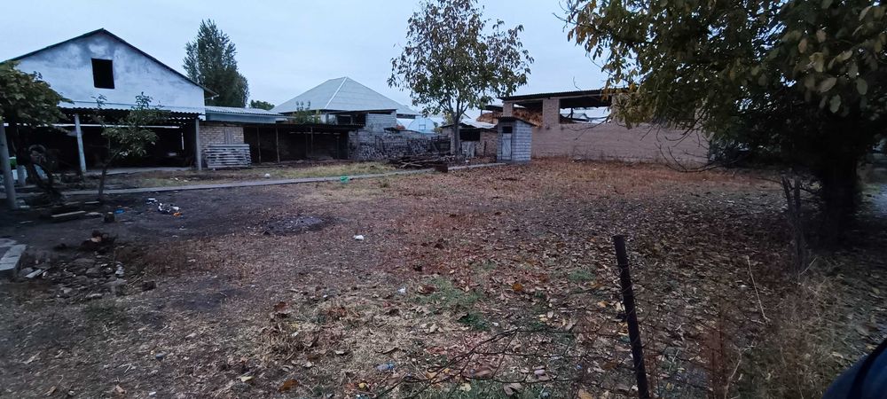 Шаҳардан 6 км йўл юзида 12 соток Food city Фудсити Авангард Ўртачирчиқ