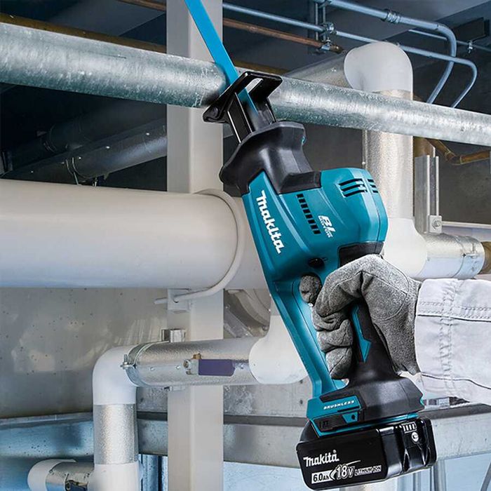 Саблен трион Makita DJR189Z