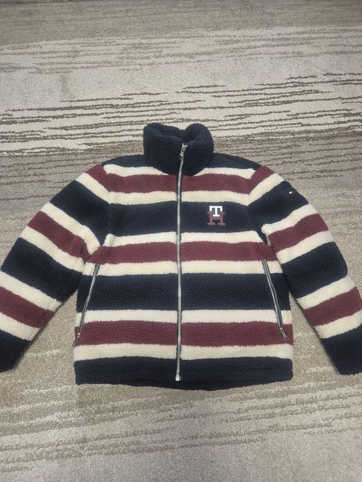 Vând geaca Tommy Hilfiger