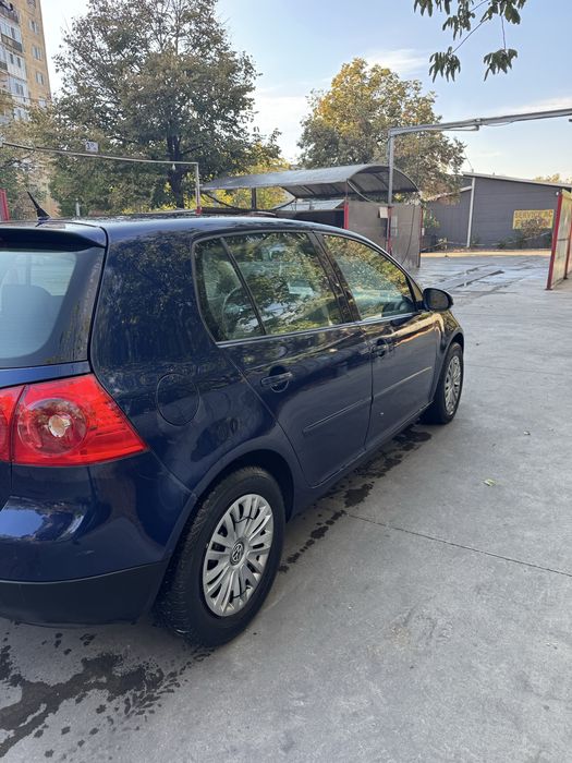 Volkswagen Golf 2005 diesel, 2.479 € — imagine 4