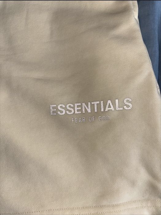 Essentials shorts два чифта