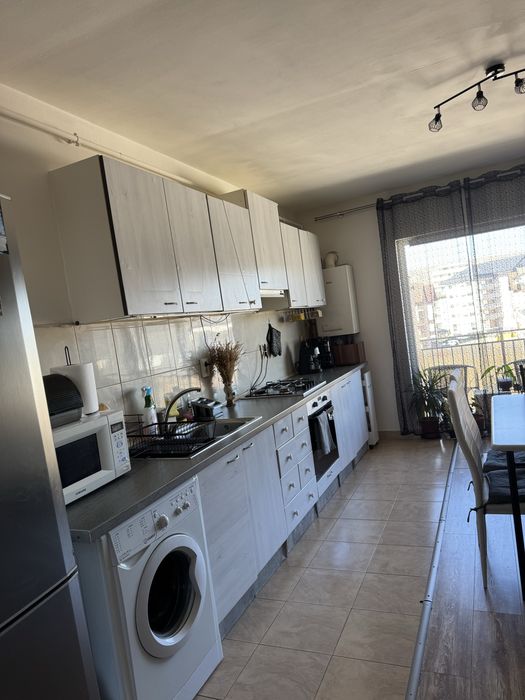 Inchiriez apartament cu 2 camere ,spatios in Floresti