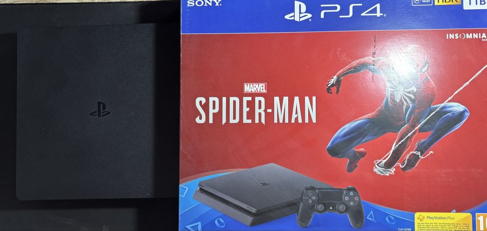 PS4 Slim 1TB + 2 controllere + casti PS4 Gold