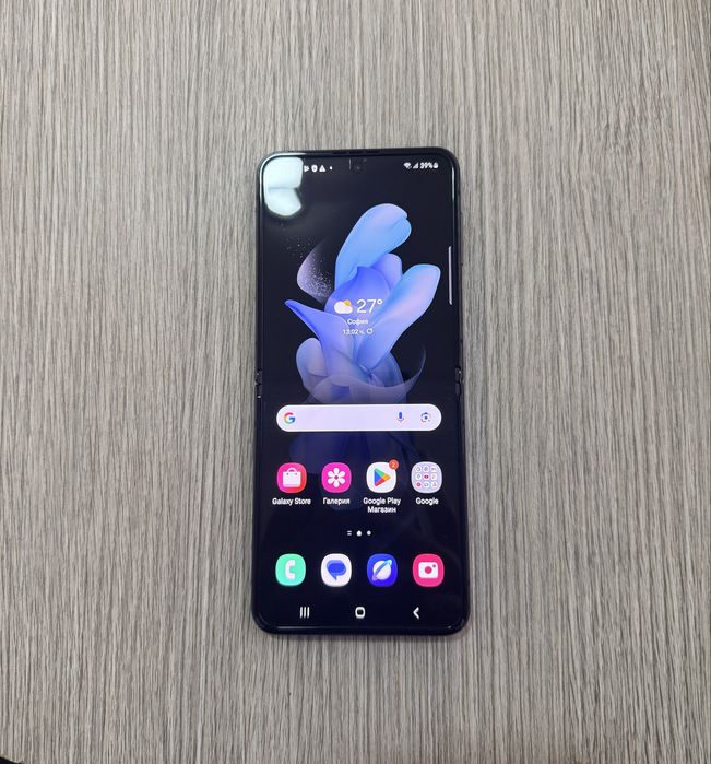 Телефон Samsung Galaxy Z Flip 4 128/8GB. Без забележки. Екран, батерия, камери всичко изрядно.