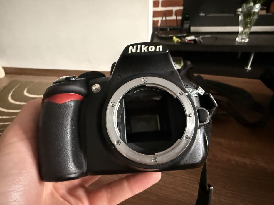 Camera Foto Nikon D3100 + 2 obiective +2 acumulatori  si extra 2 genți