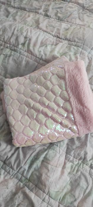 Меко одеяло с пайети (135/120 см)