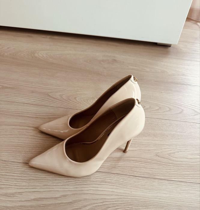 Обувки с ток Nine West