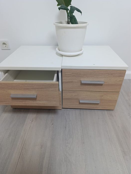 Продам шкаф и две тумбы