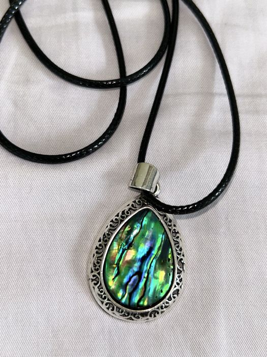 Красивый кулон новый