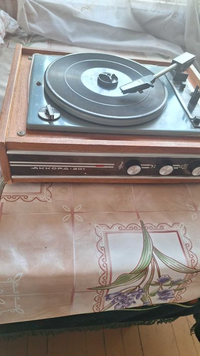 Грамофон „АККОРД-210„