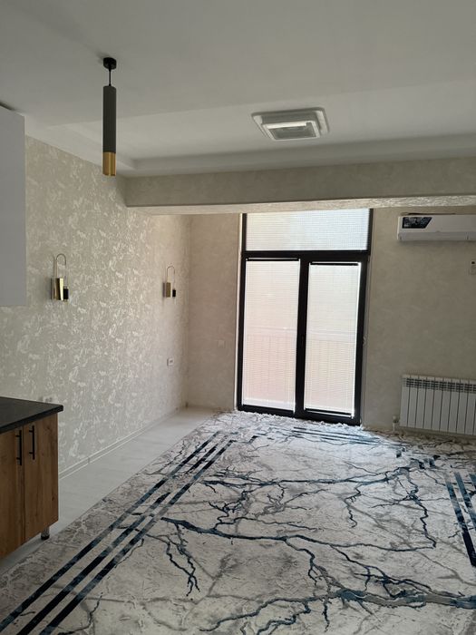 Yunusobod 13 kvartalda 1 xonali studiya uy sotiladi. Lokasiya zor