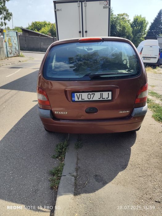 Vând Renault Scenic.