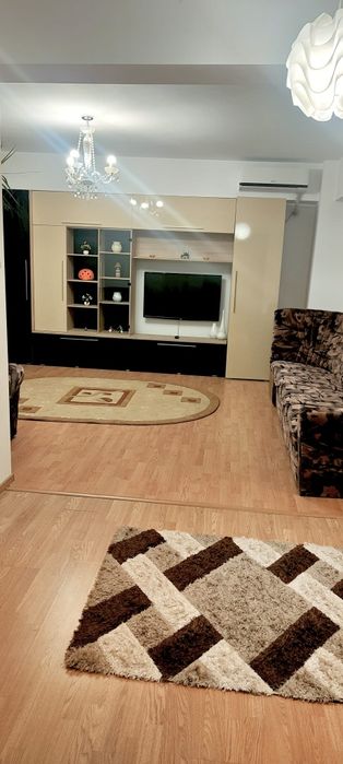 Închiriez apartament situat central