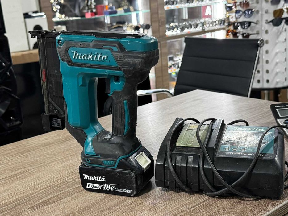 Такер за пирони Makita