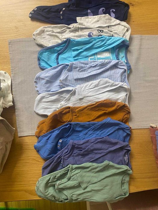 Set bebelus H&M marimea 62 (body, pantaloni, trening)
