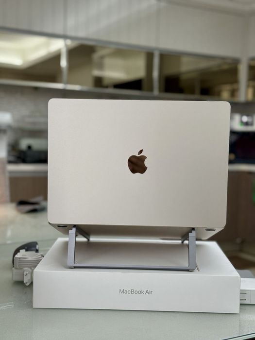 MacBook Air M2 8/256GB Gold / Ideal holatda (Batareya 97%)